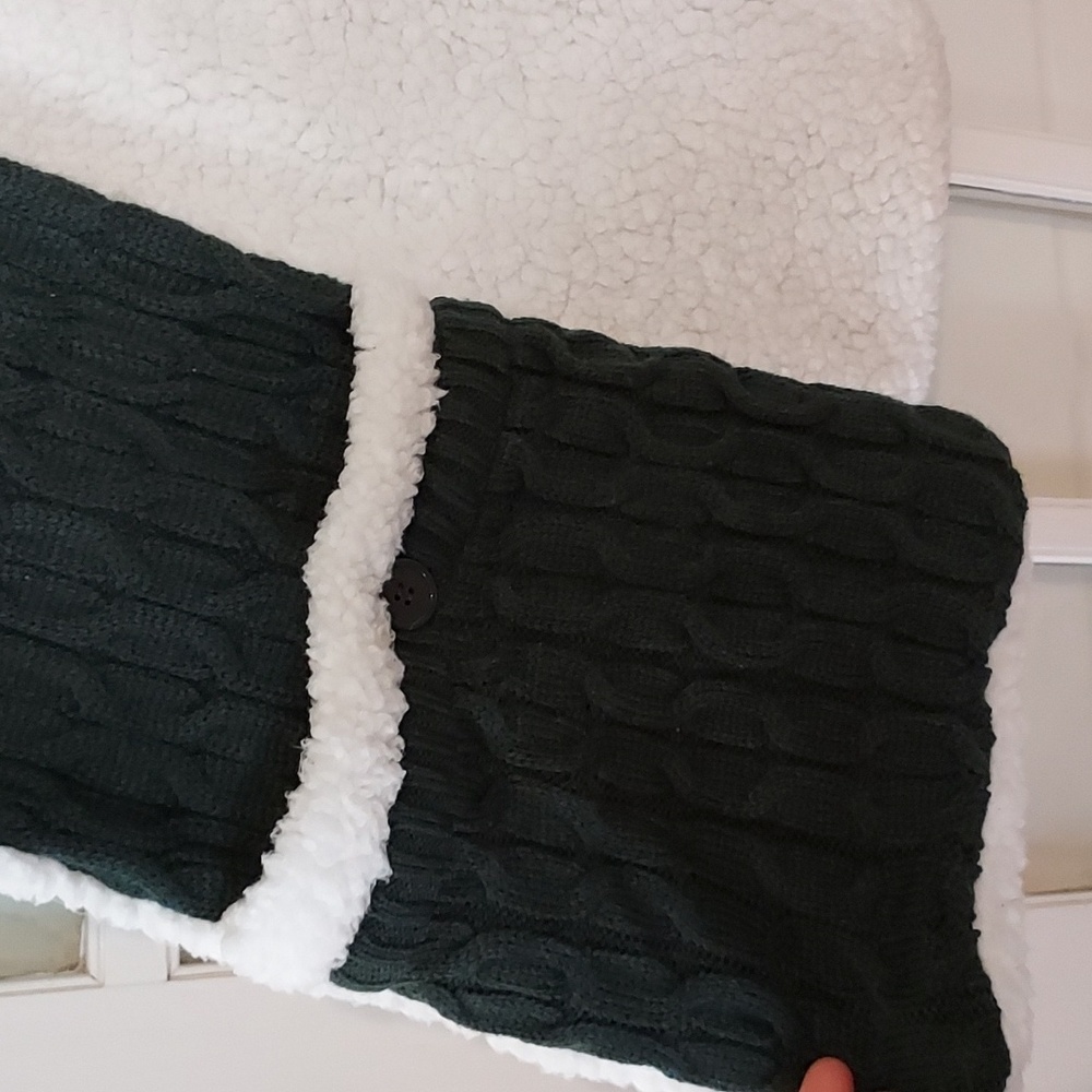 Scarf w/Pockets! 9/25
